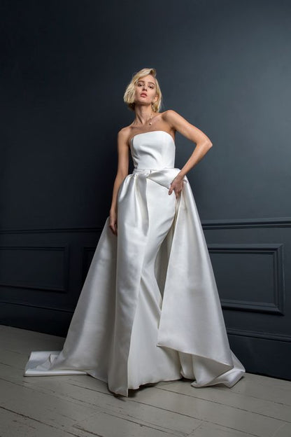 Christian Overskirt